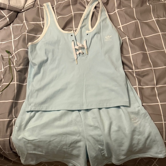 2/$20 NWT Women’sAdidas Originals Adicolor French Terry Shorts-size large - Picture 6 of 8